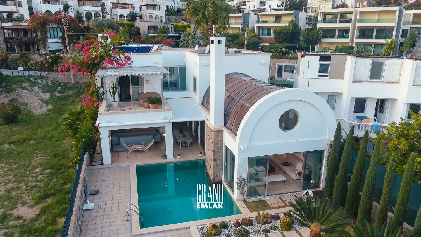 7+2 Magnificent Seafront Villa with Private Pier and Pool in Gündoğan, Bodrum — Gündoğan, Bodrum, Muğla