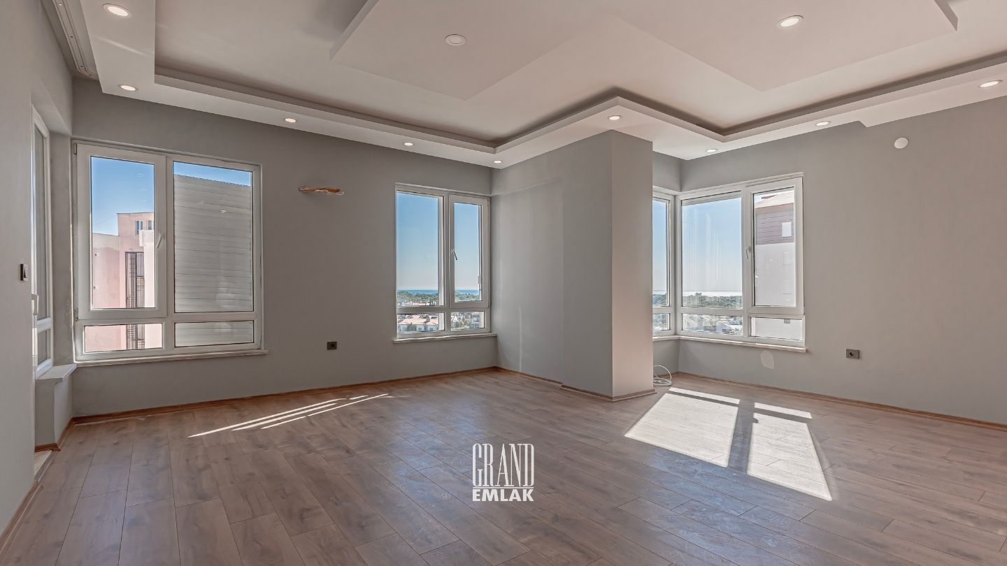 3+1 Flat for Sale with Sea View in a Complex in Güzeloba — Güzeloba, Muratpaşa, Antalya