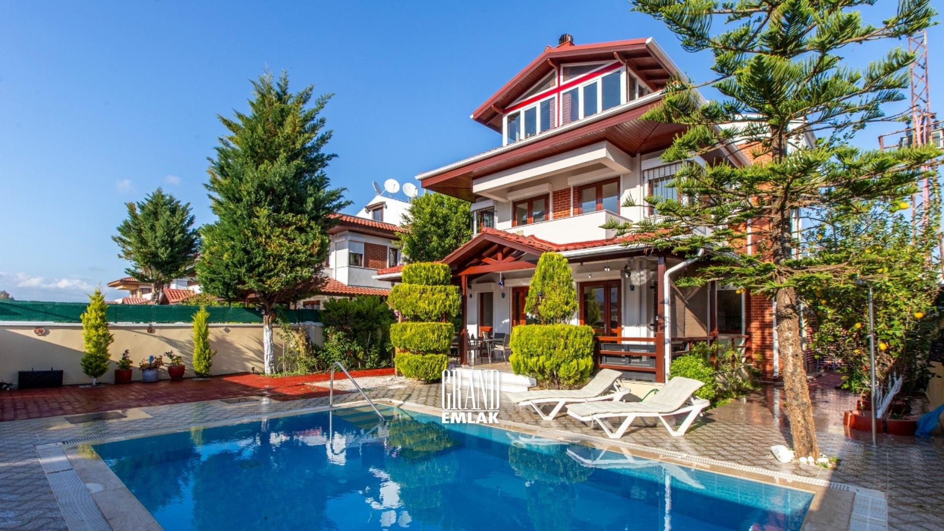 Möblierte 4+1 freistehende Villa mit Pool zum Verkauf in Antalya, Kadriye — Belek, Serik, Antalya