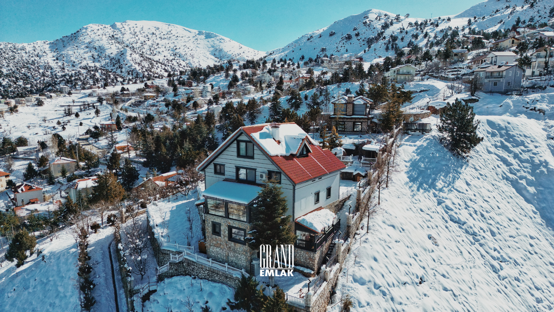 Adlernest in Feslikan: 2.300 m2 großes Herrenhaus zum Verkauf vor einem Garten — Geyikbayırı, Konyaaltı, Antalya