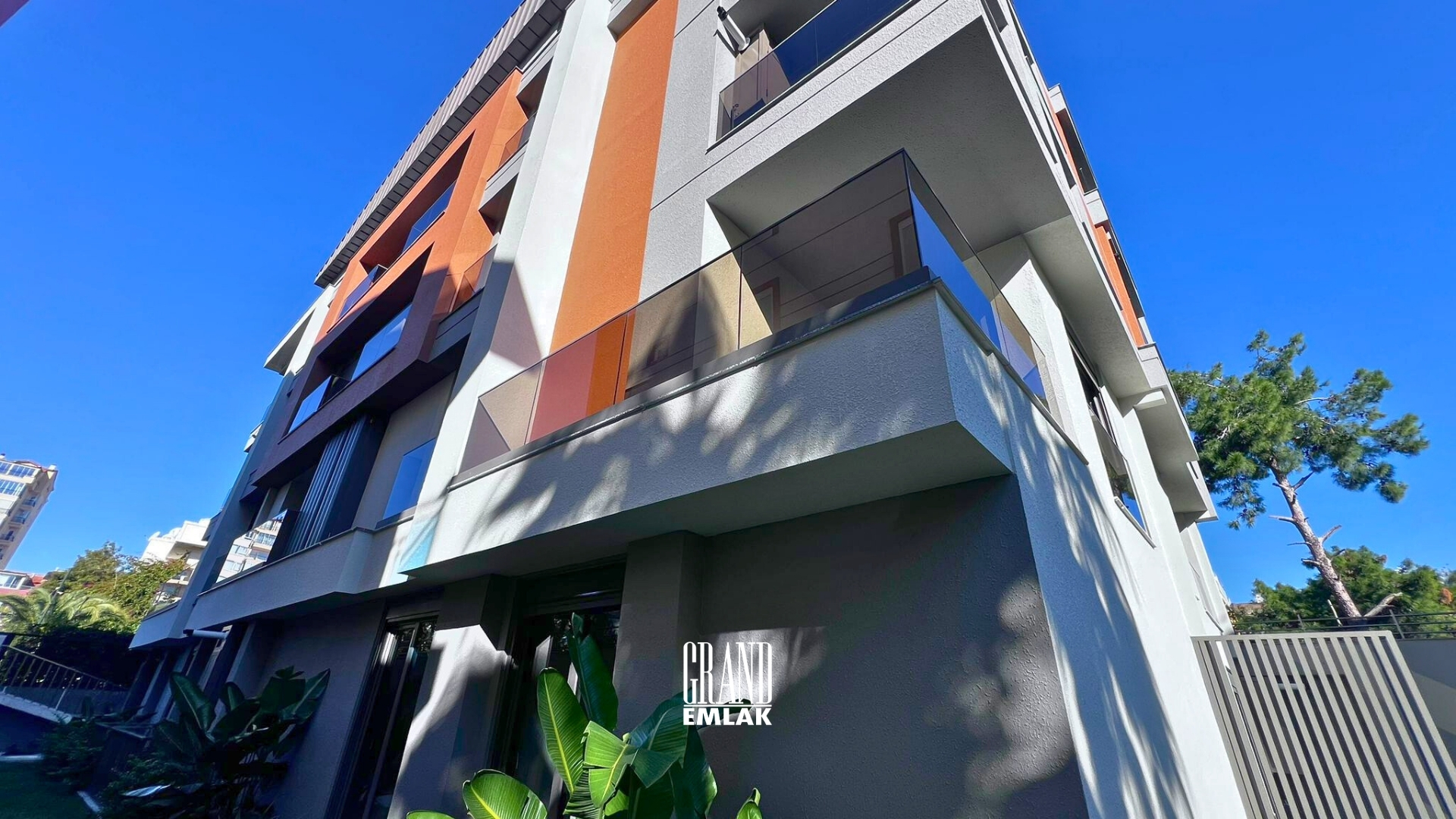 3+1 Duplex Apartment with a Terrace, Sea and Mountain Views, and 350 Meters from the Sea in Gürsu — Konyaaltı, Antalya
