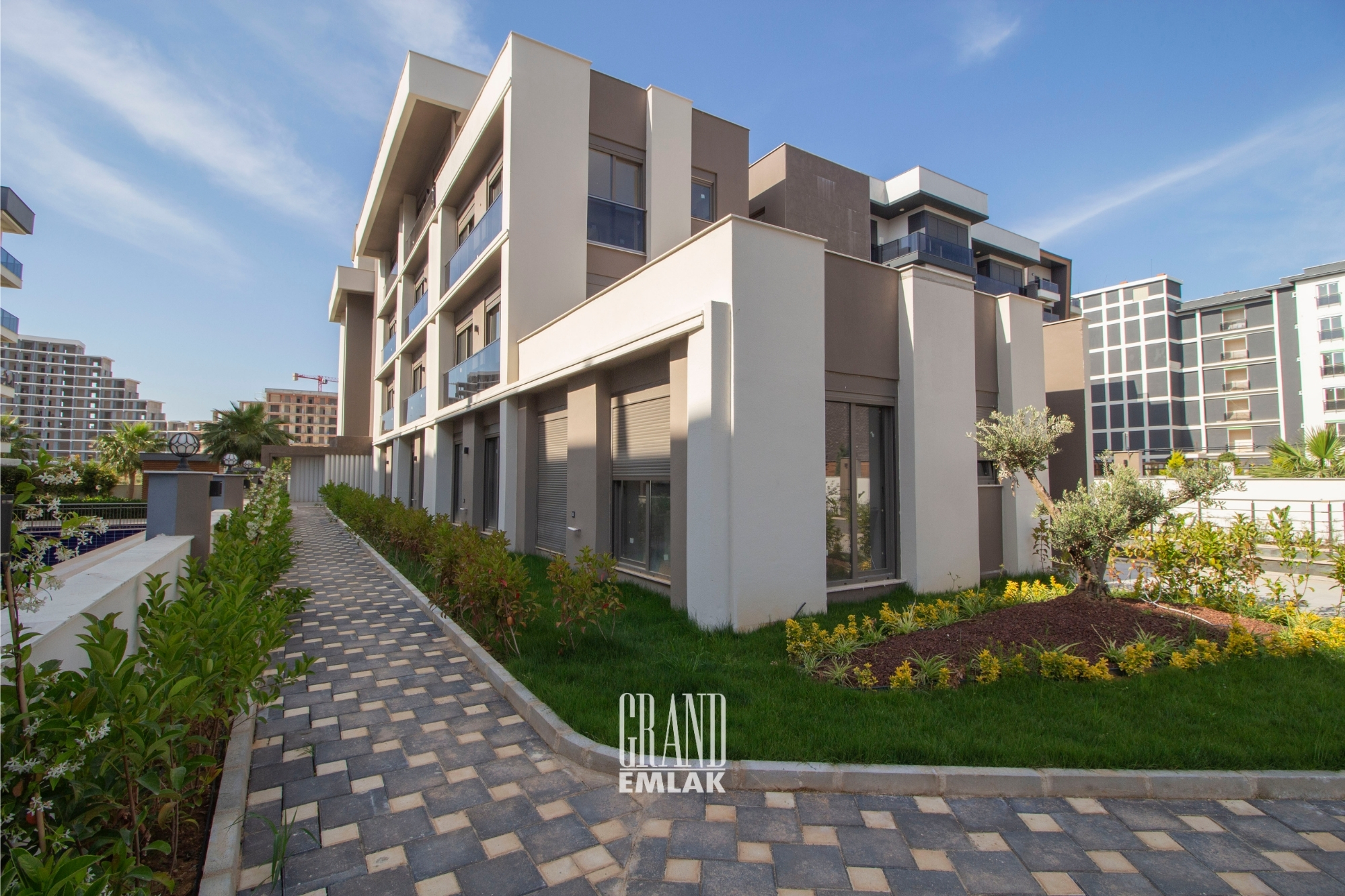Altıntaş’ın Kalbinde Yerden Isıtmalı Ara Kat 1+1 Satılık Daire — Altıntaş, Aksu, Antalya