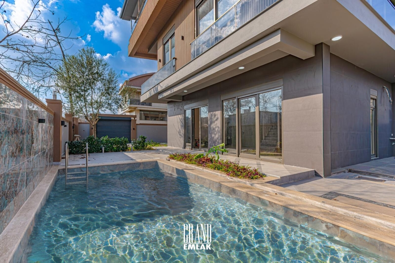 5+1 Triplex Villa for Sale in Ermenek with Ready-to-Move Accommodation and Underfloor Heating — Ermenek, Muratpaşa, Antalya