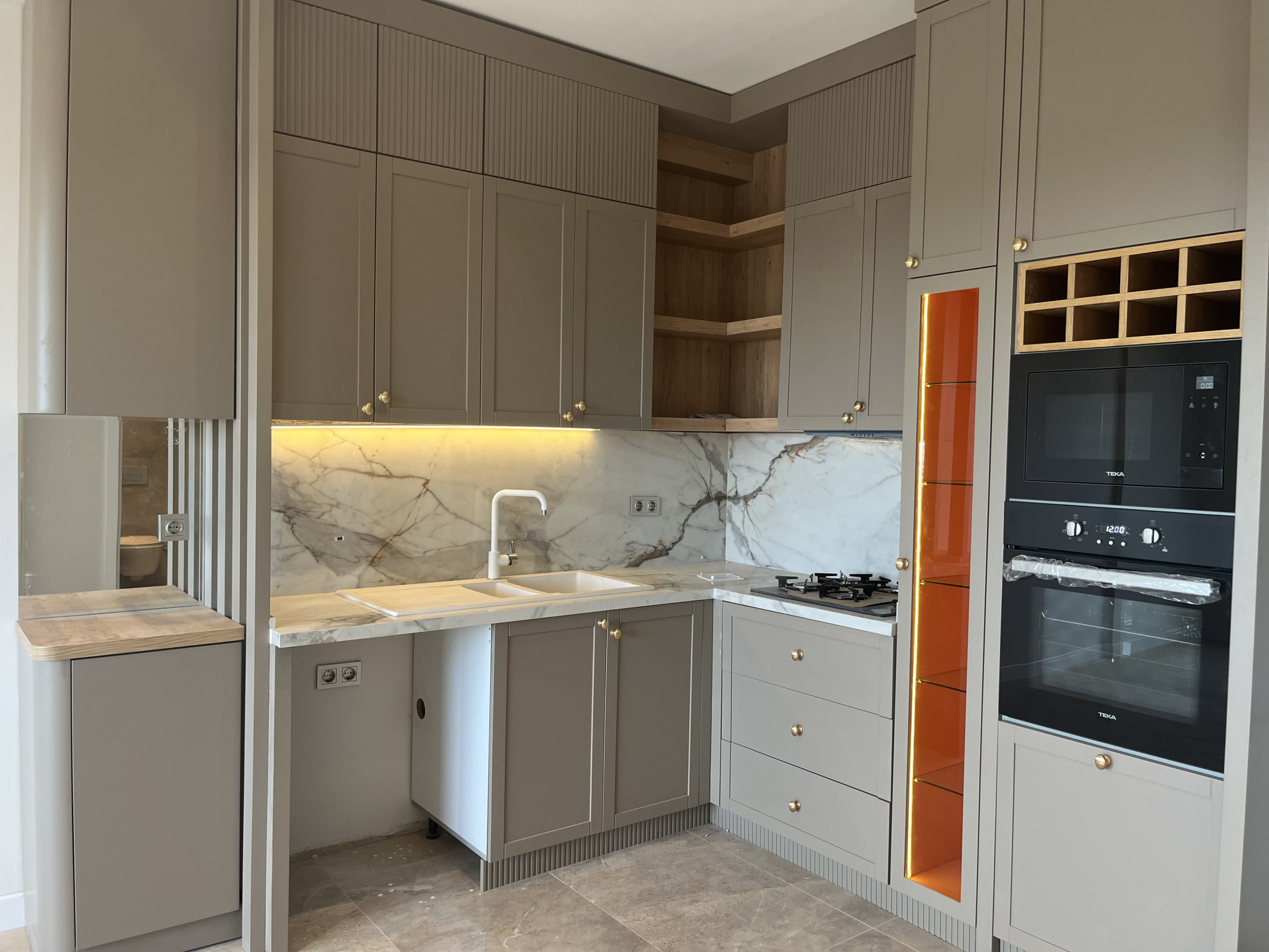 Spacious 1+1 with a View for Sale in a Distinctive Gated Complex in the Best Part of Altıntaş — Altıntaş, Aksu, Antalya