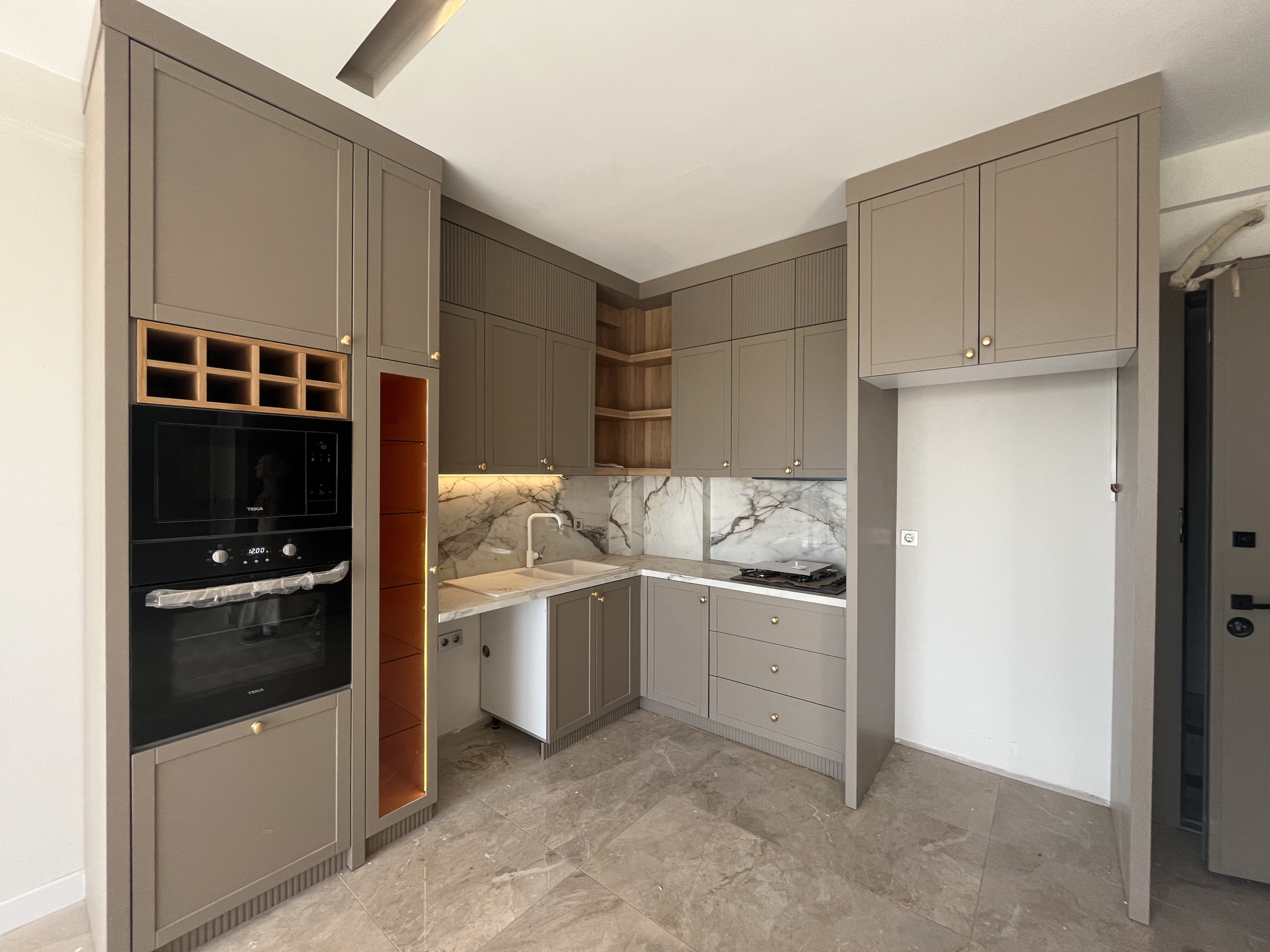 2+1 Apartment for Sale with Views in a Distinctive Complex near the Airport and Lara Beaches — Altıntaş, Aksu, Antalya