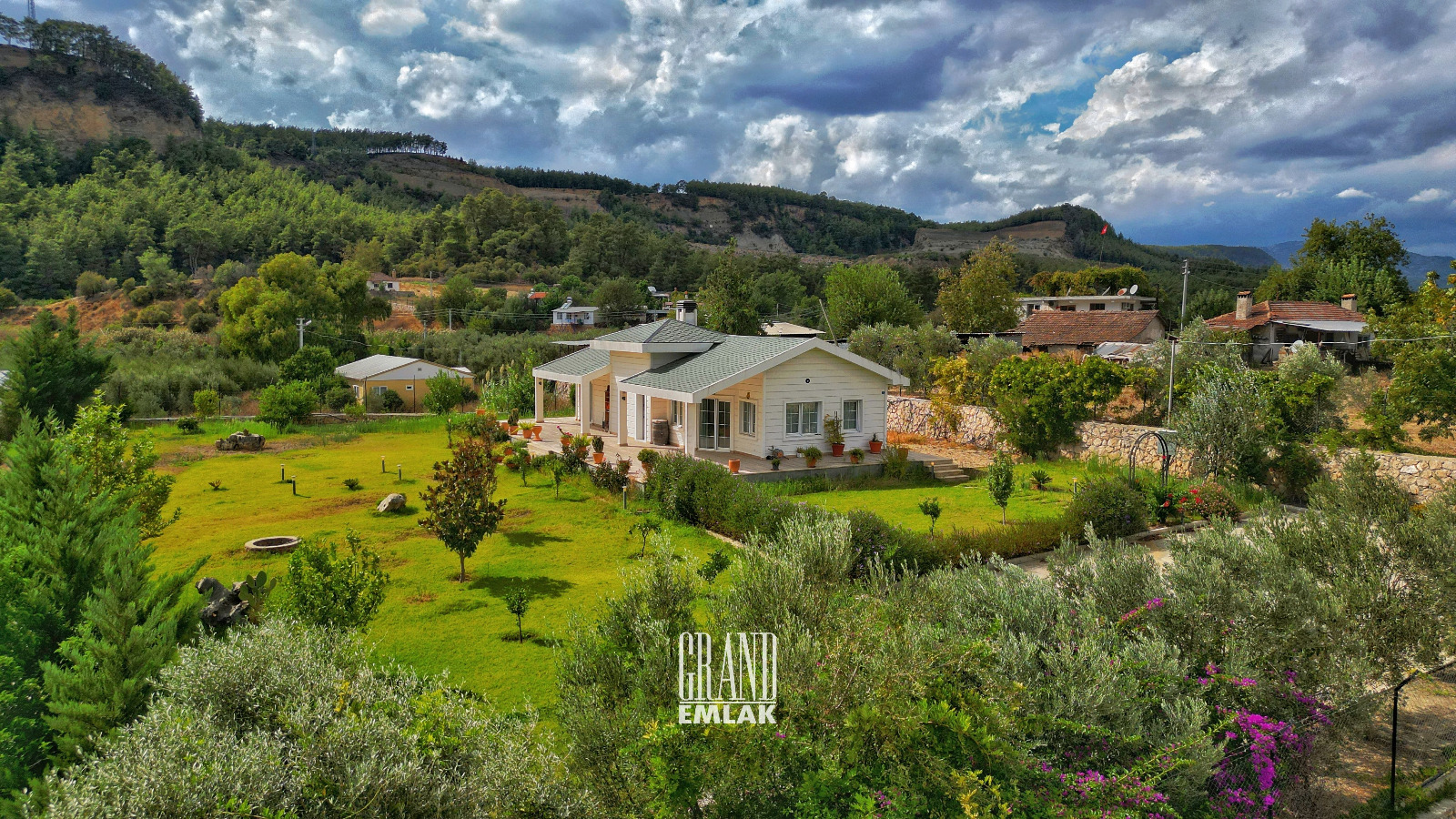 Farm for Sale in Karaöz Neighborhood, Aksu, Antalya — Karaöz, Aksu, Antalya
