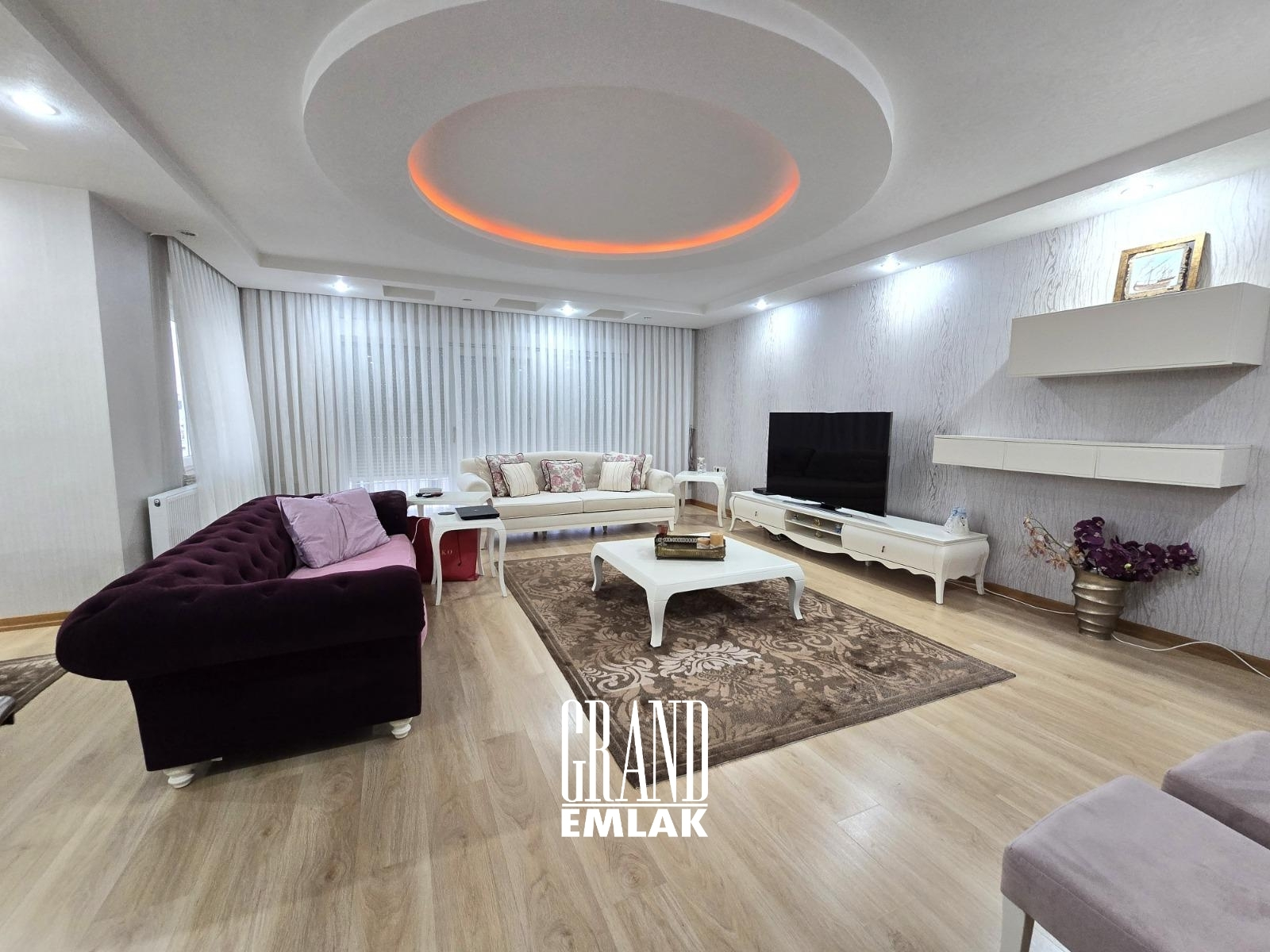 3+1 Mid-Floor Apartment for Sale in a Distinctive Gated Complex in Çağlayan