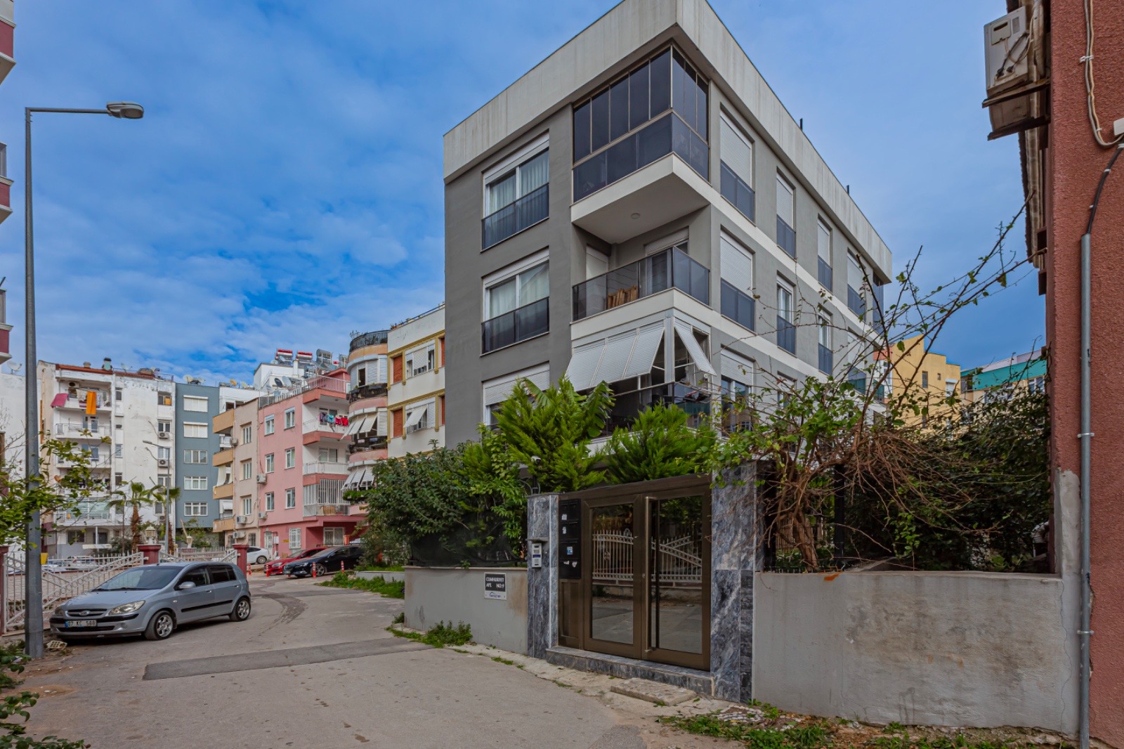 Urgent! 2+1 Apartment in Zerdalilik Suitable for Both Living and Investment — Muratpaşa, Antalya