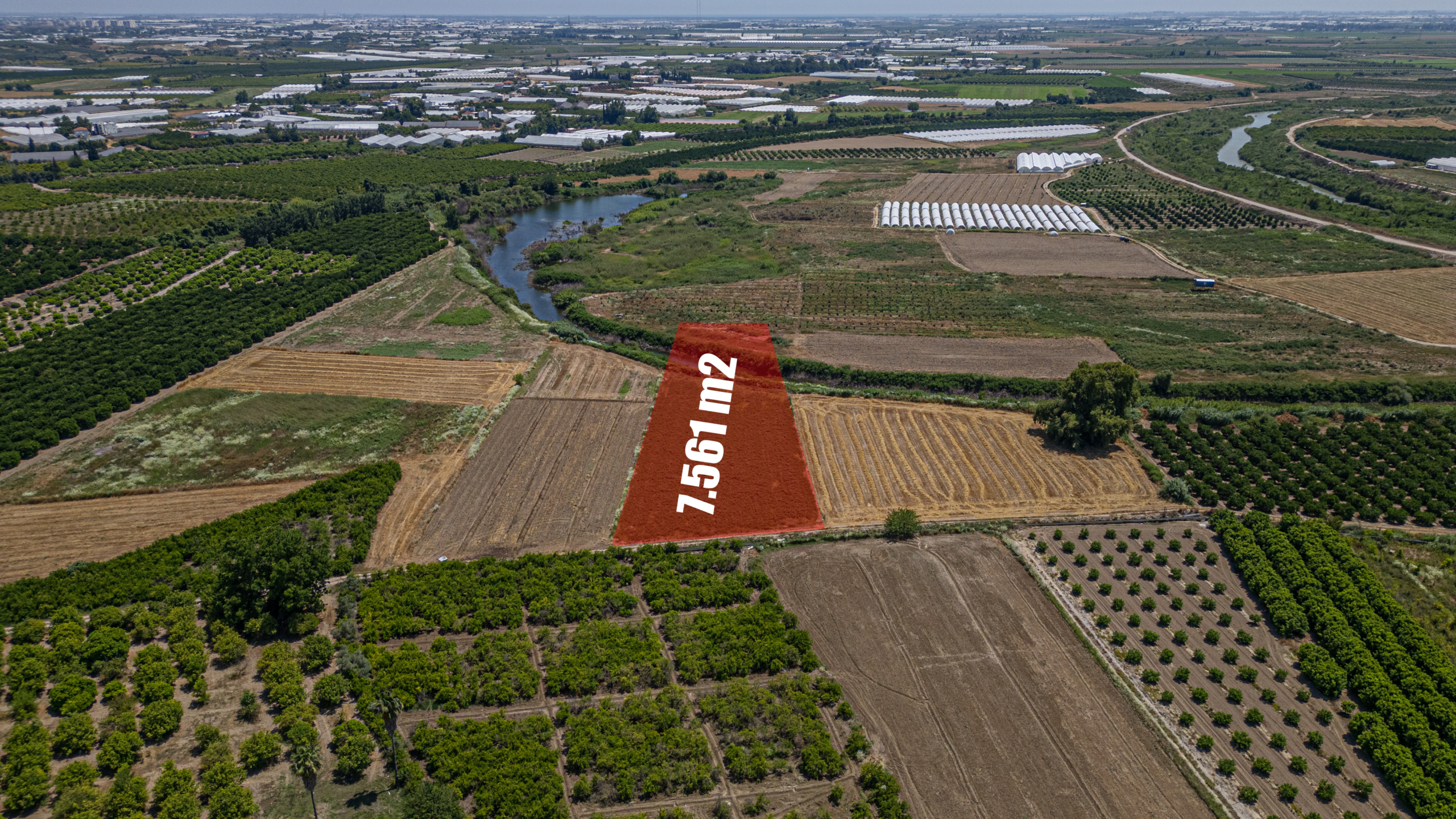 7.561 m² großes Ackerland mit eigenständigem Grundbuch in Serik Abdurrahmanlar zu verkaufe — Abdurrahmanlar, Serik, Antalya