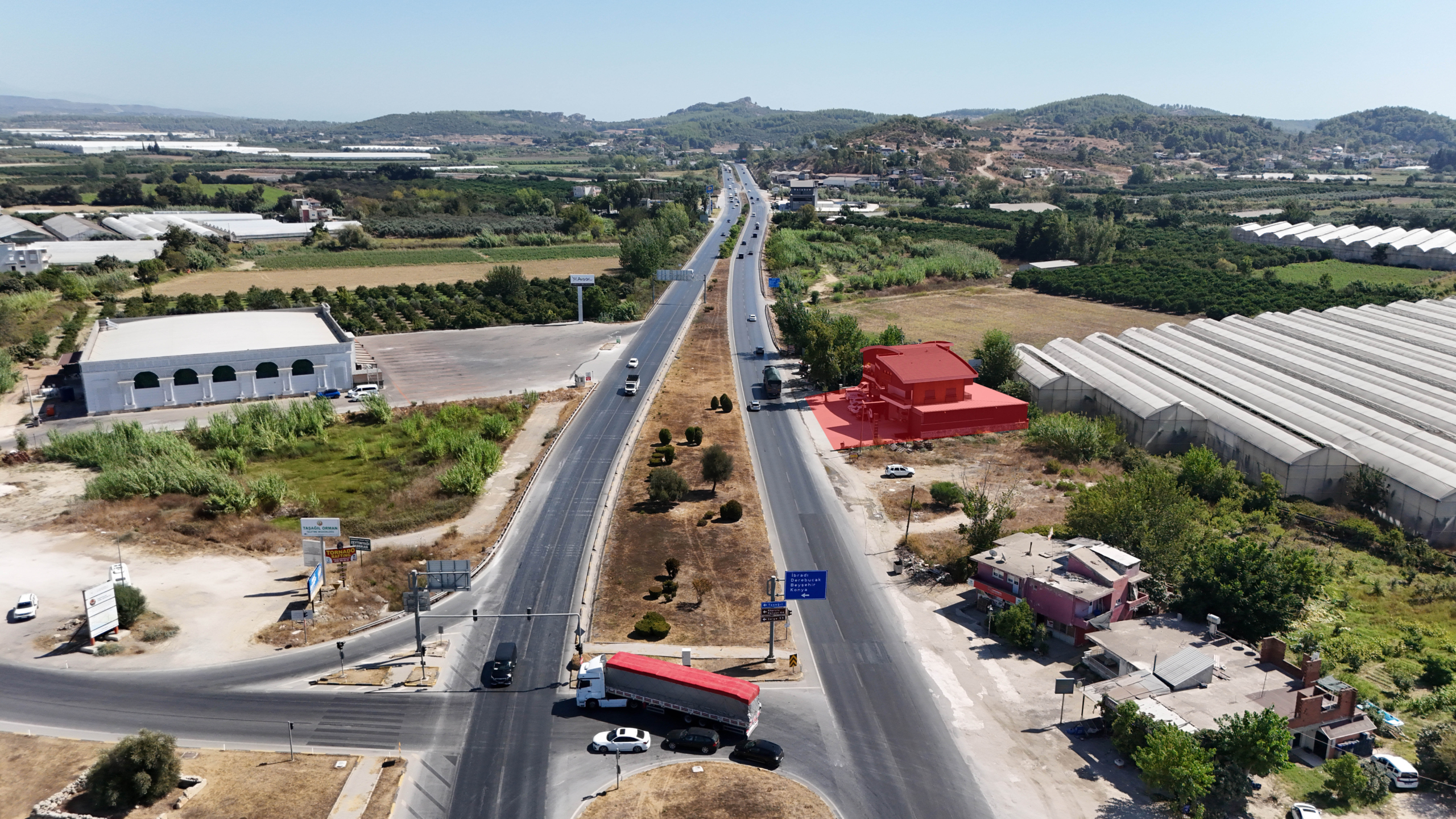 Entire Building for Rent on the Antalya–Alanya D400 Highway — Taşağıl, Manavgat, Antalya