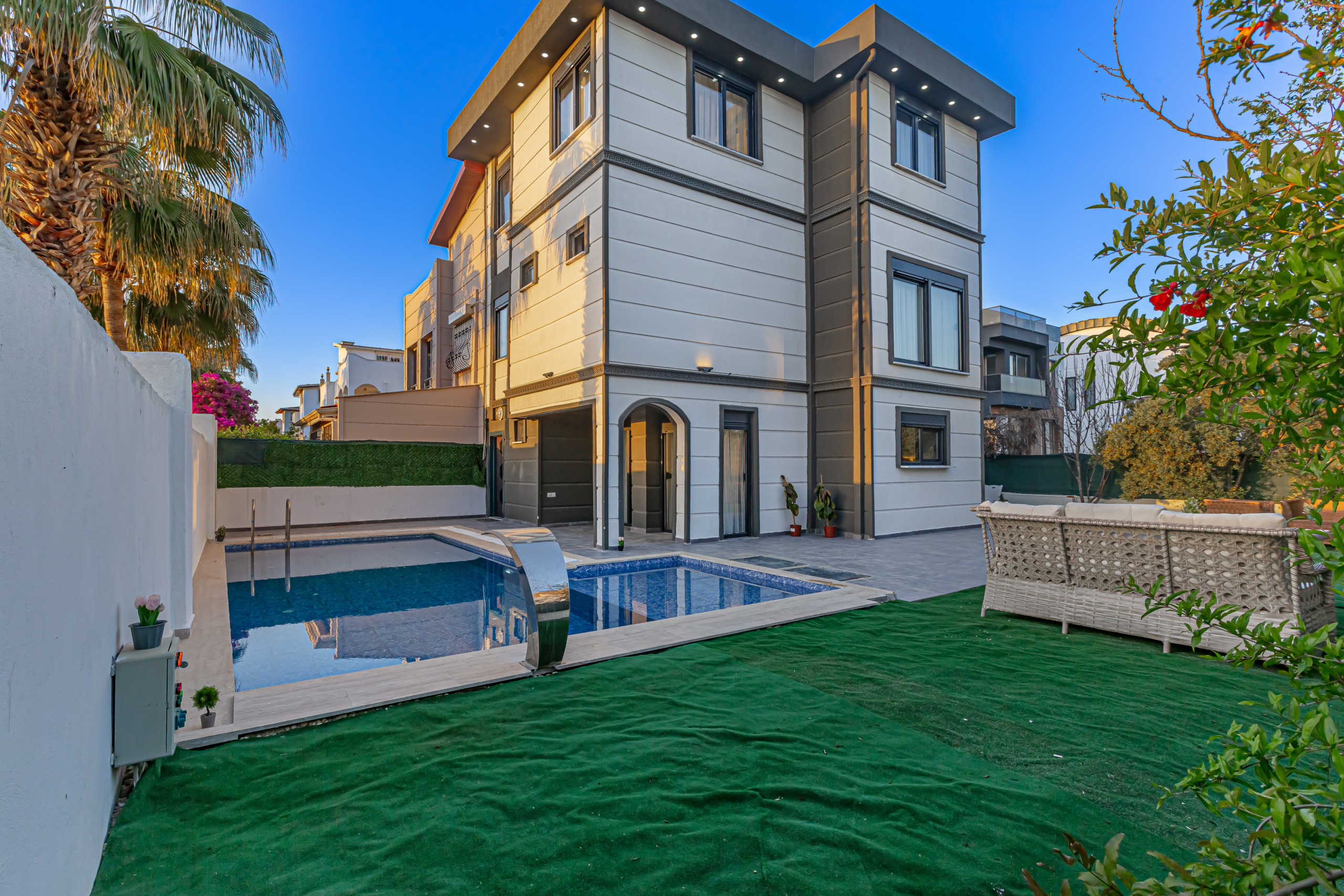 Freistehende 4+1-Villa mit eigenem Garten in Kadriye, Antalya, zu verkaufen — Kadriye, Serik, Antalya
