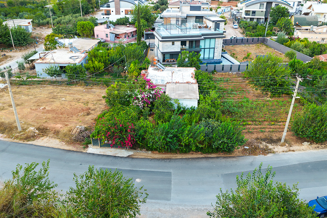 Future-Value 467 m² Plot with Detached House in Ermenek — Ermenek, Muratpaşa, Antalya