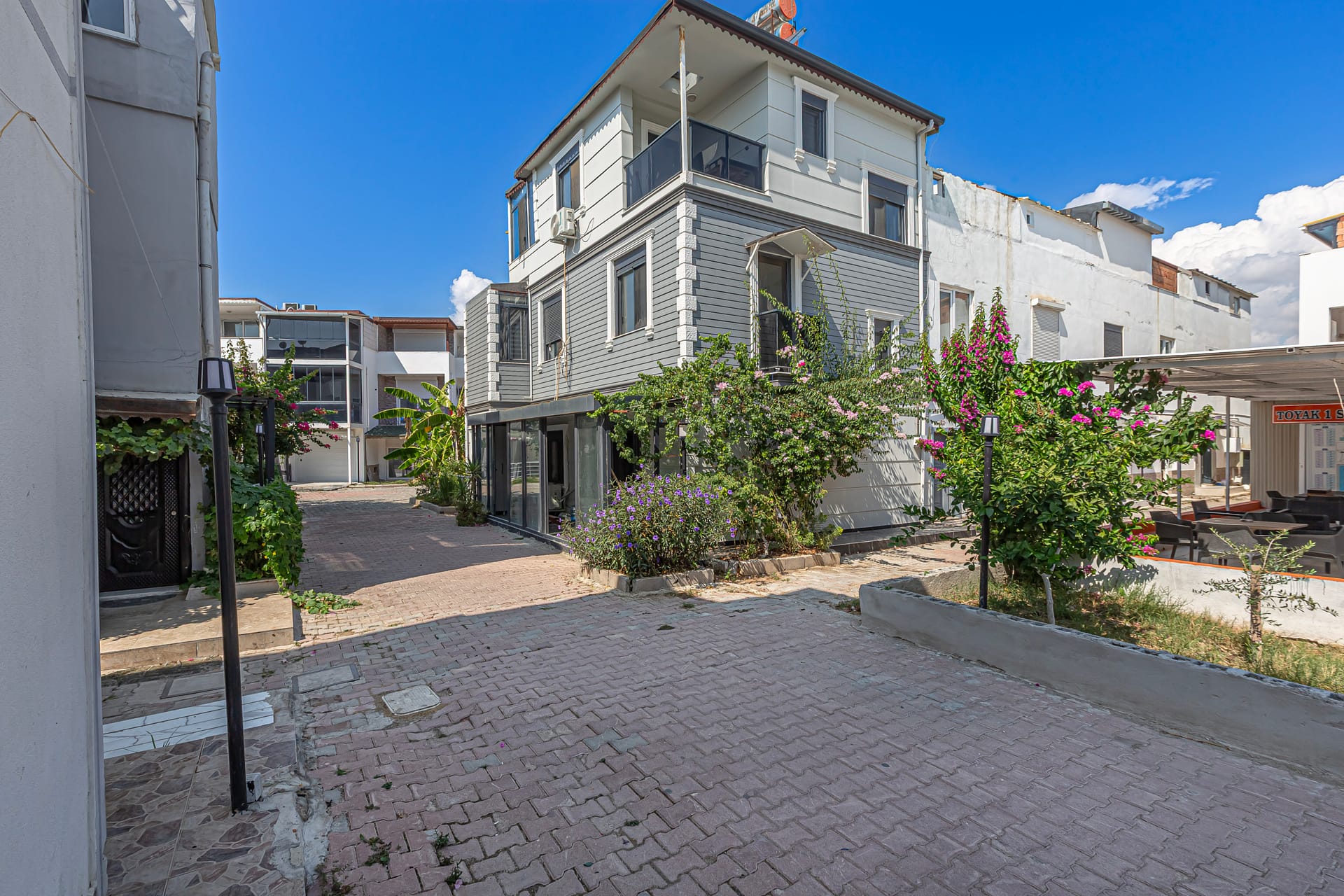 3+1-Triplex-Villa in einer Wohnanlage in Kundu zu verkaufen — Kemerağzı, Antalya
