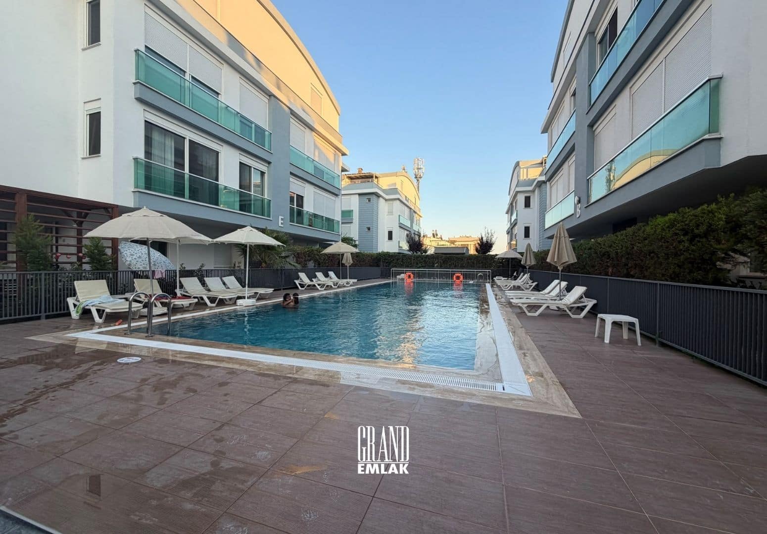2+1 Apartment for Sale with Private Garden Use in Altınova, Kepez, Antalya — Altınova, Kepez, Antalya